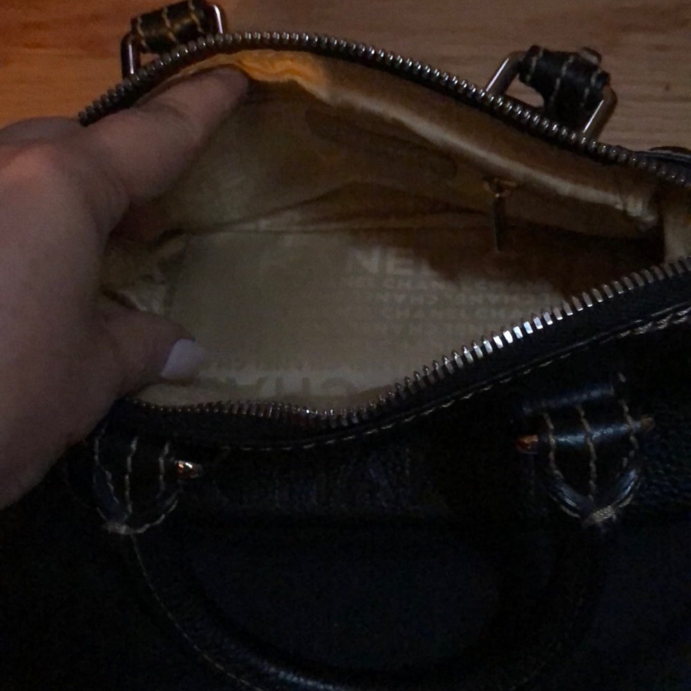 👜Chanel LAX bag! Like new! Low ball offers will not even be considered - Picture 4 of 7